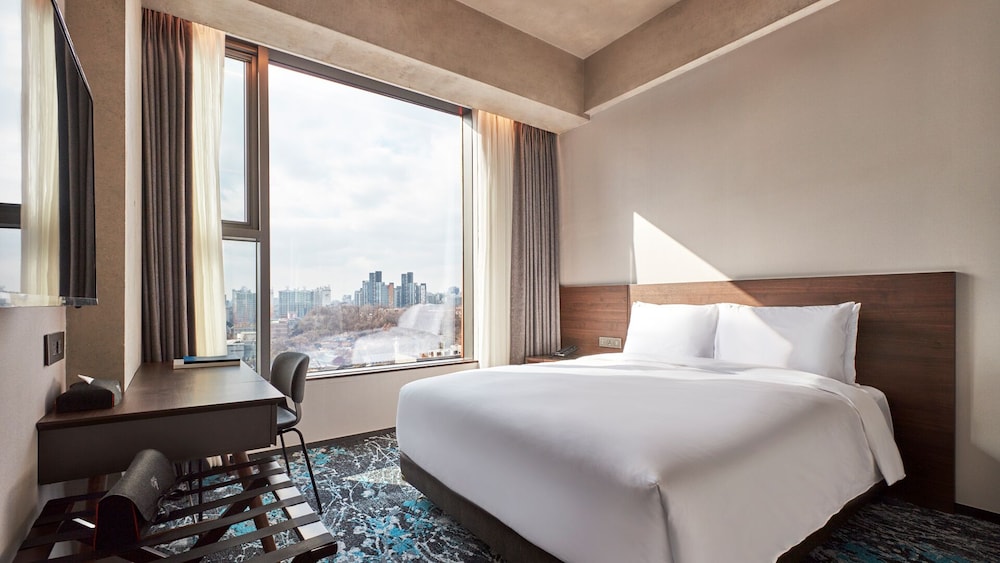 Hotel In 9 15/66