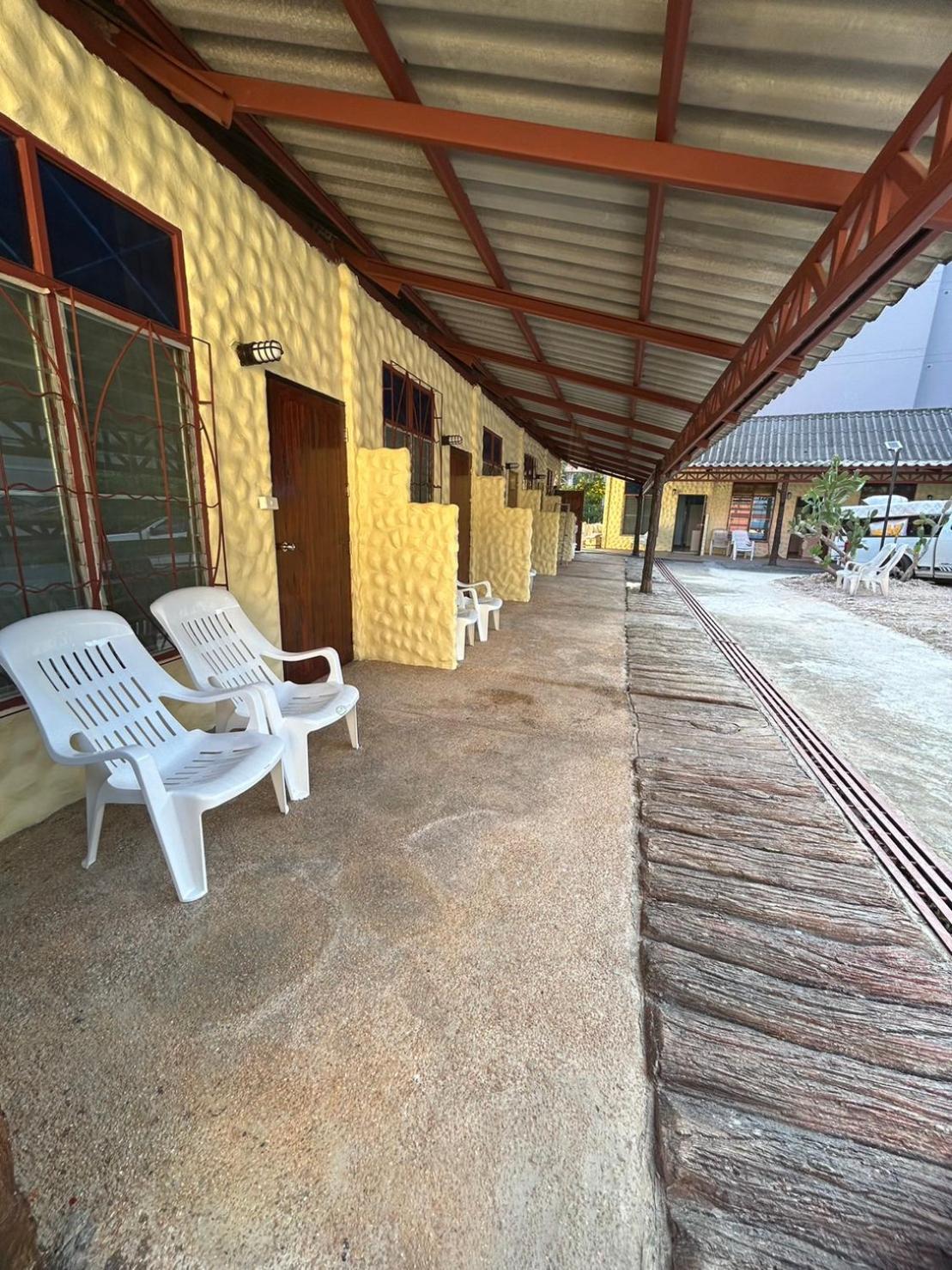 Adam Bungalows 18/20