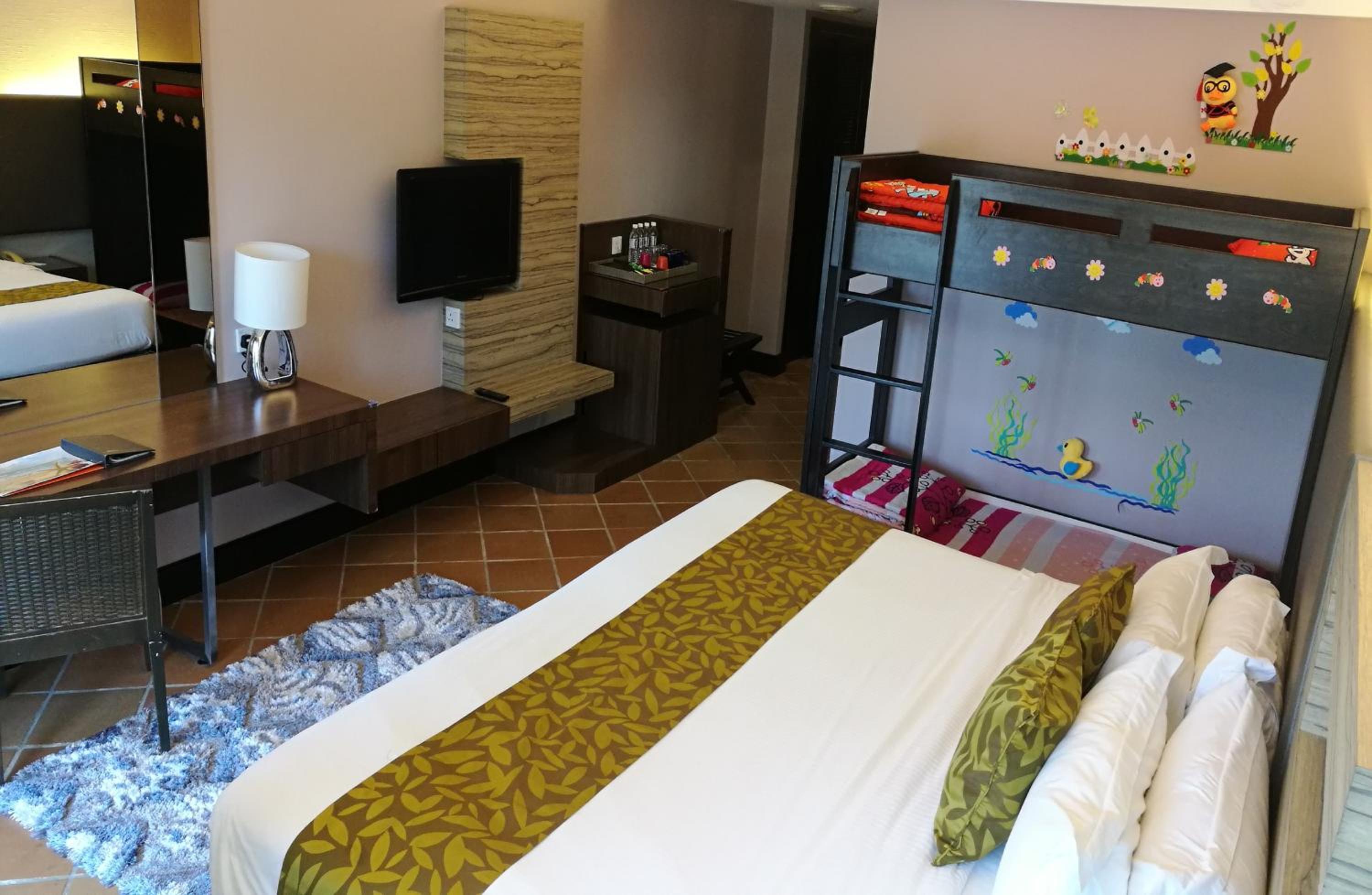 Family, Twin Beds, Sea Front, Thistle Port Dickson 4/9