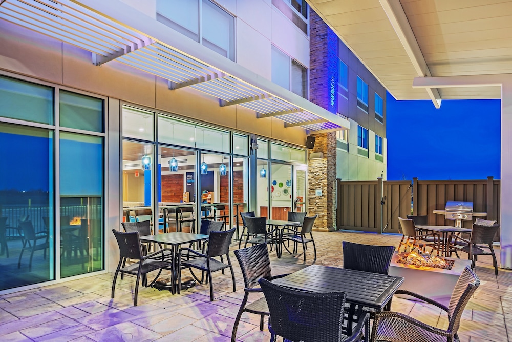 Holiday Inn Express Suites Chanute 39/46
