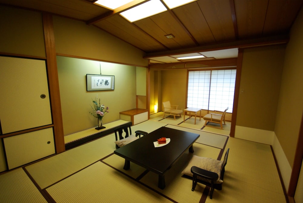 Kasuga Hotel 35/47