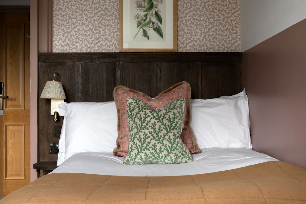 Worplesdon Place Hotel 39/70