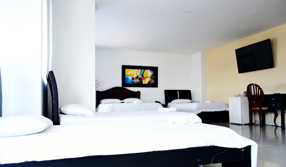 HOTEL INTERSUITES 14/21