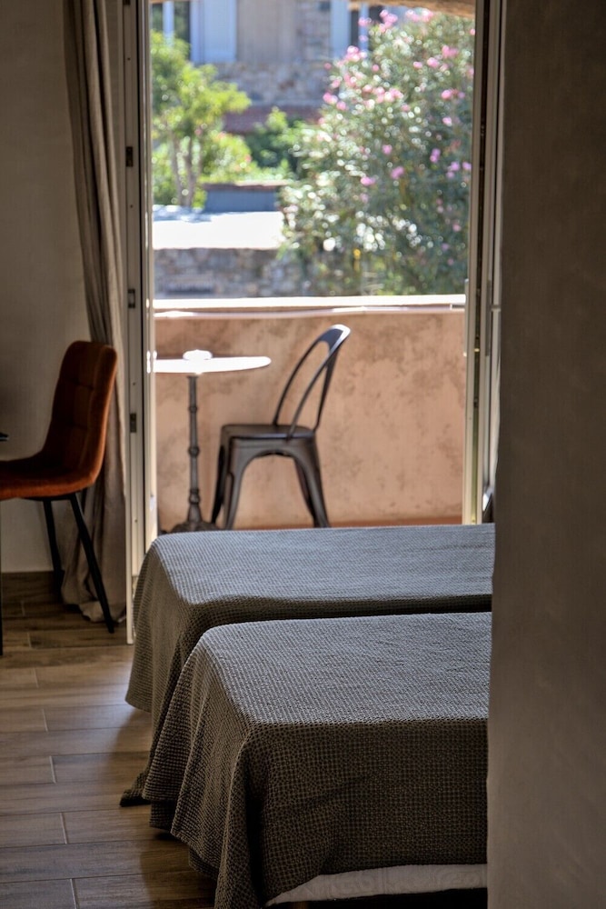 HOTEL CASA ROSSA 40/72