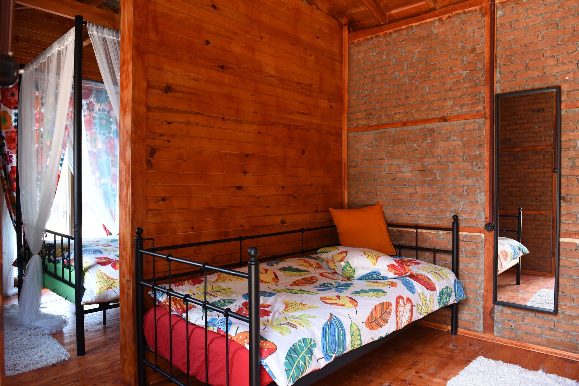 STUDIO, LAKE VIEW, PET FRIENDLY