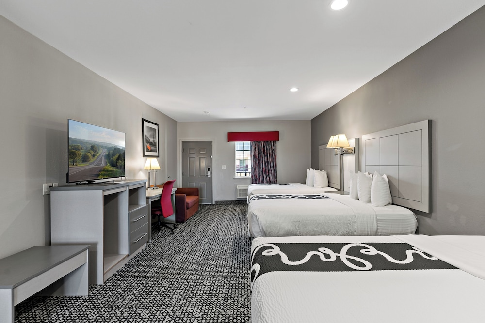 Paris Inn Suites 11/33