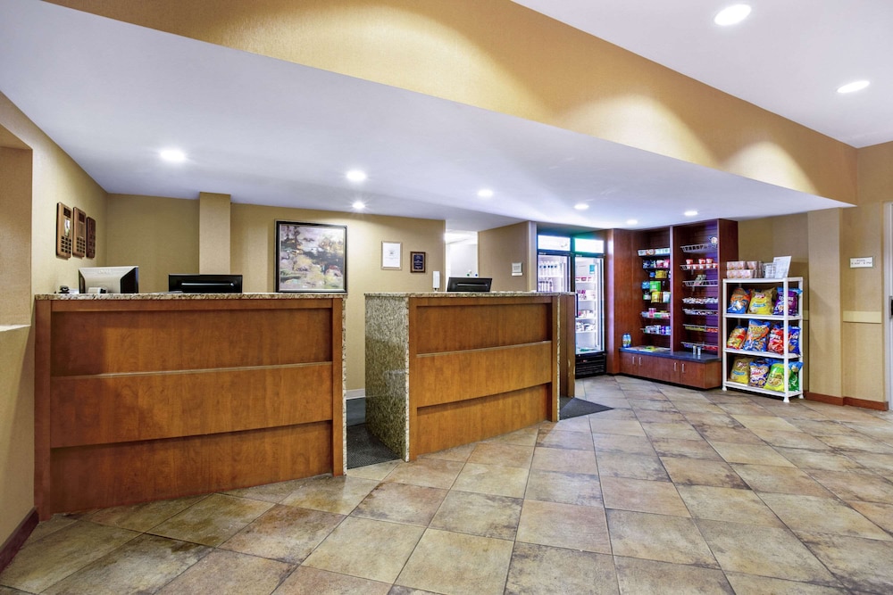 Hampton Inn Manchester Downtown, NH 6/39