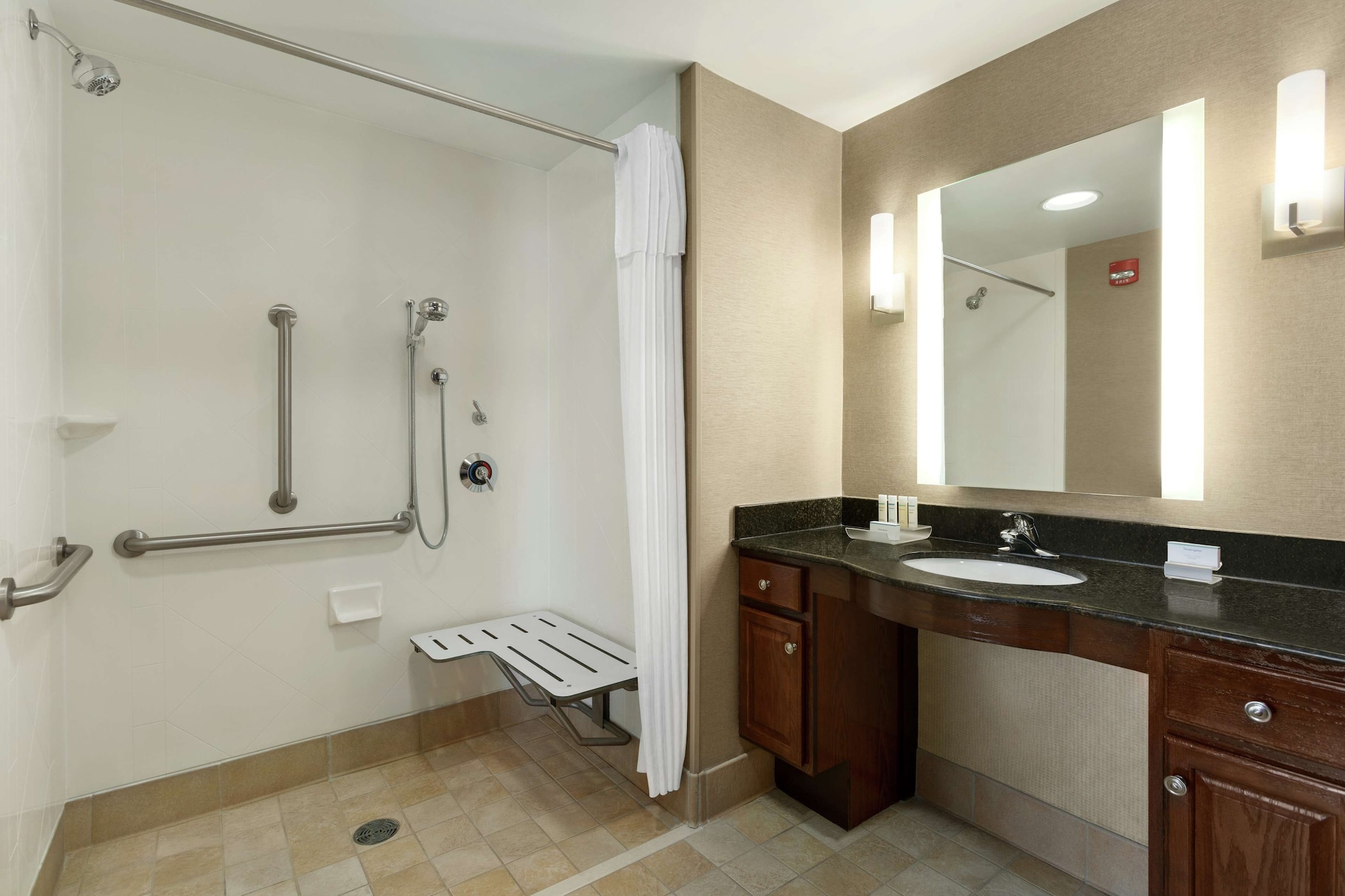 جناح بسريرين كوين لذوي الإعاقة، Homewood Suites by Hilton York 4/7