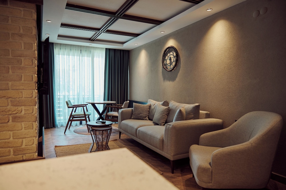 Parmos Otel 24/50