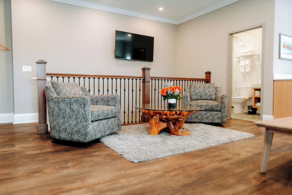 Colonial Hotel & Suites 27/42