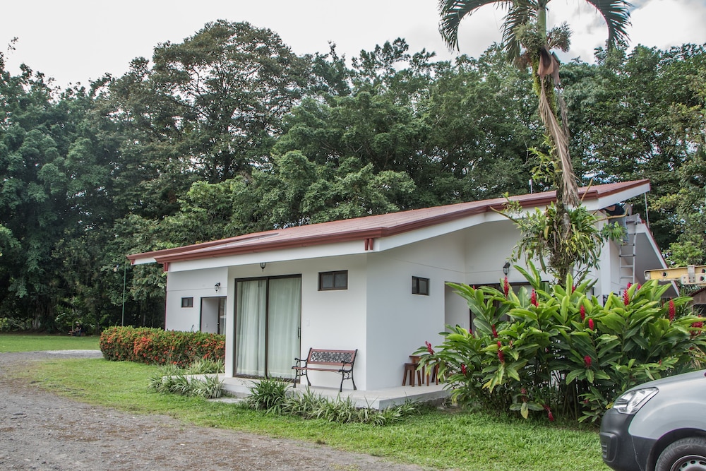 Hotel Eco Arenal 5/50