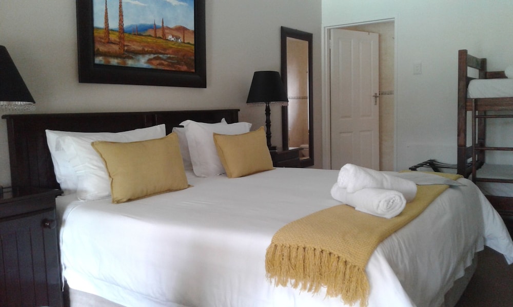 غرفة ديلوكس بسرير مزدوج أو سريرين منفصلين بغرفة نوم واحدة، Amani Guest Lodge 2/4