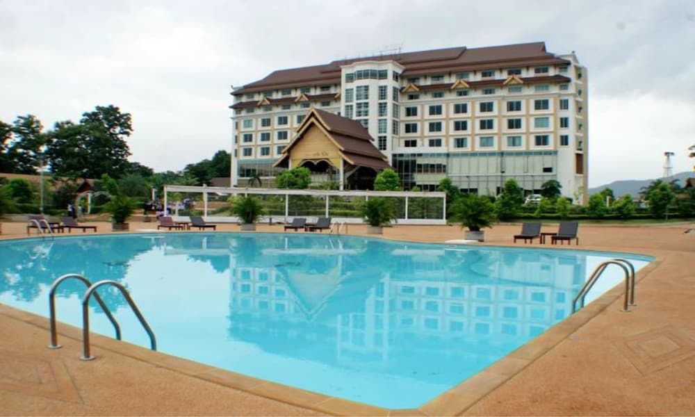 Arawan Riverside Hotel 1/65