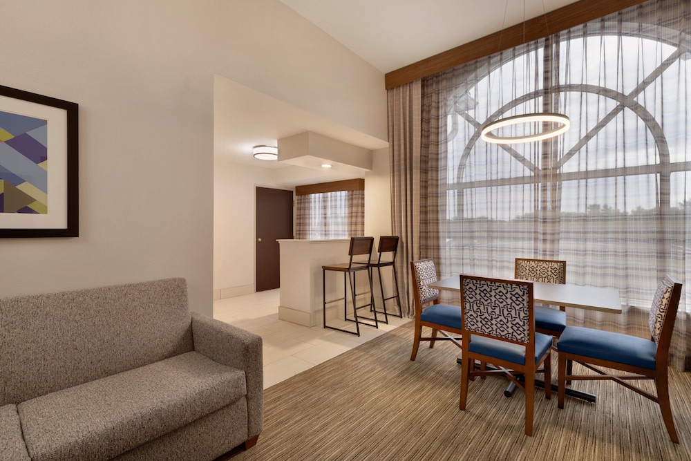 Holiday Inn Express Hotel Suites Opelika Auburn 48/71