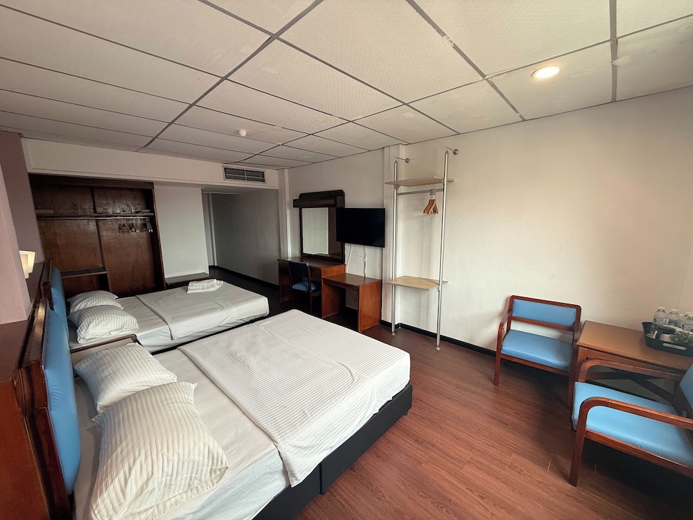Anika Inn 16/44