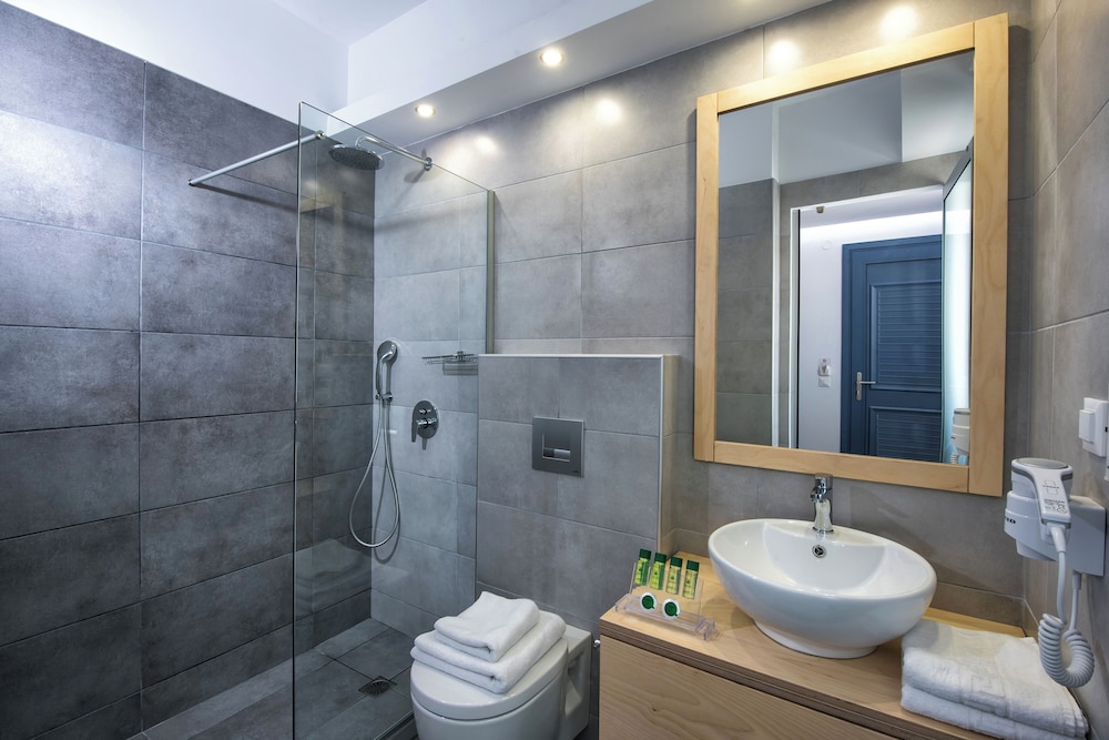 Astra Village & Suites 58/63