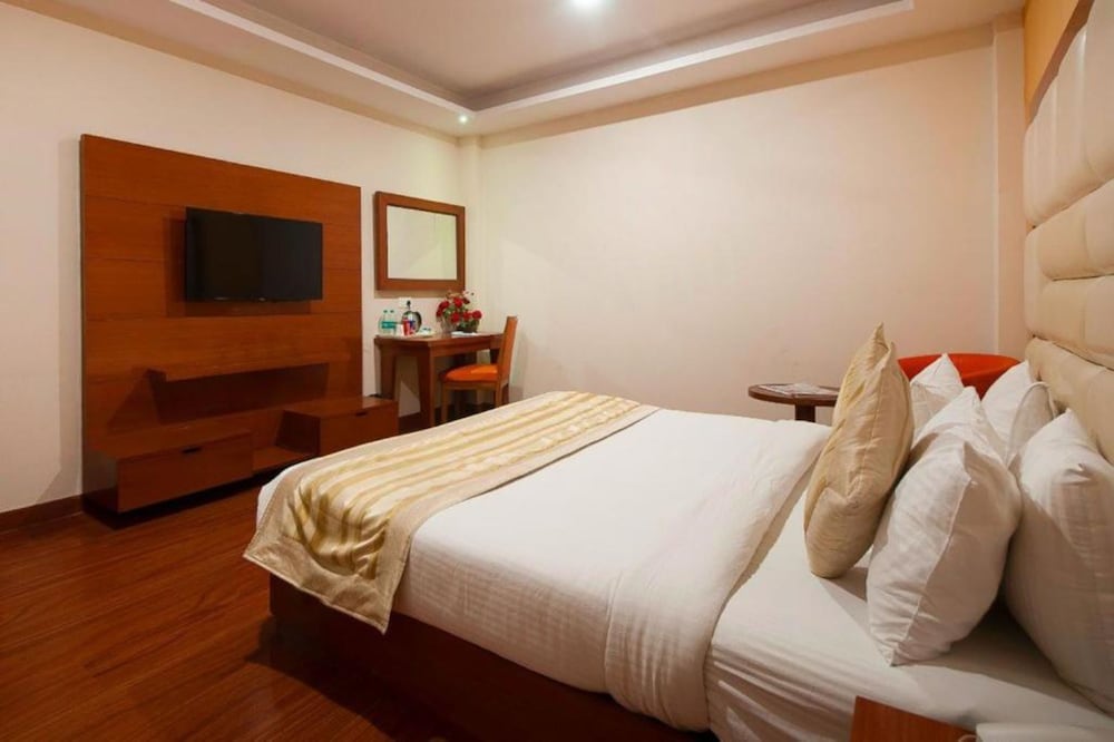 غرفة قياسية بسرير مزدوج، Hotel Ramhan Palace Mahipalpur 5/10