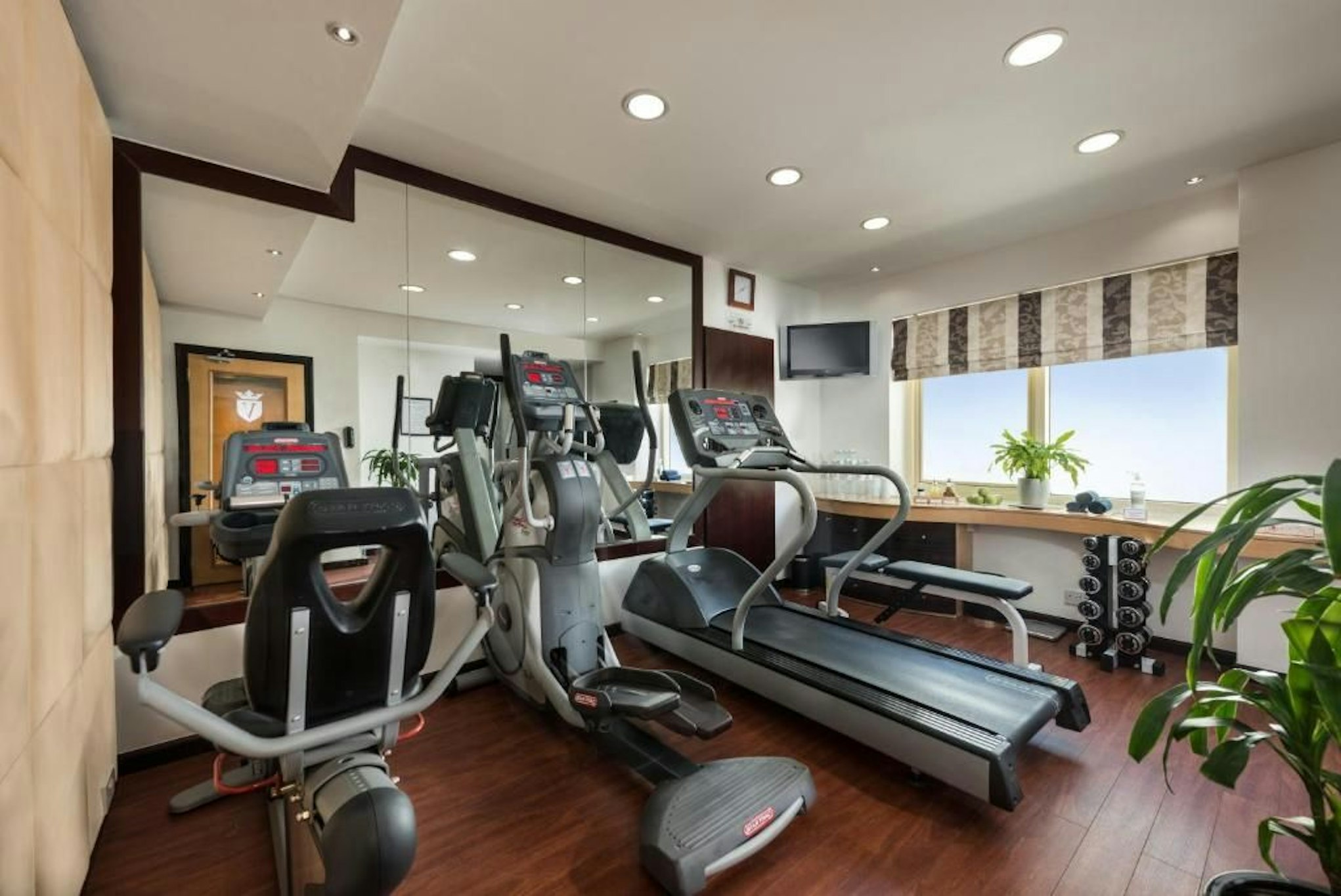 Savoy Park Hotel Apartments 3/5