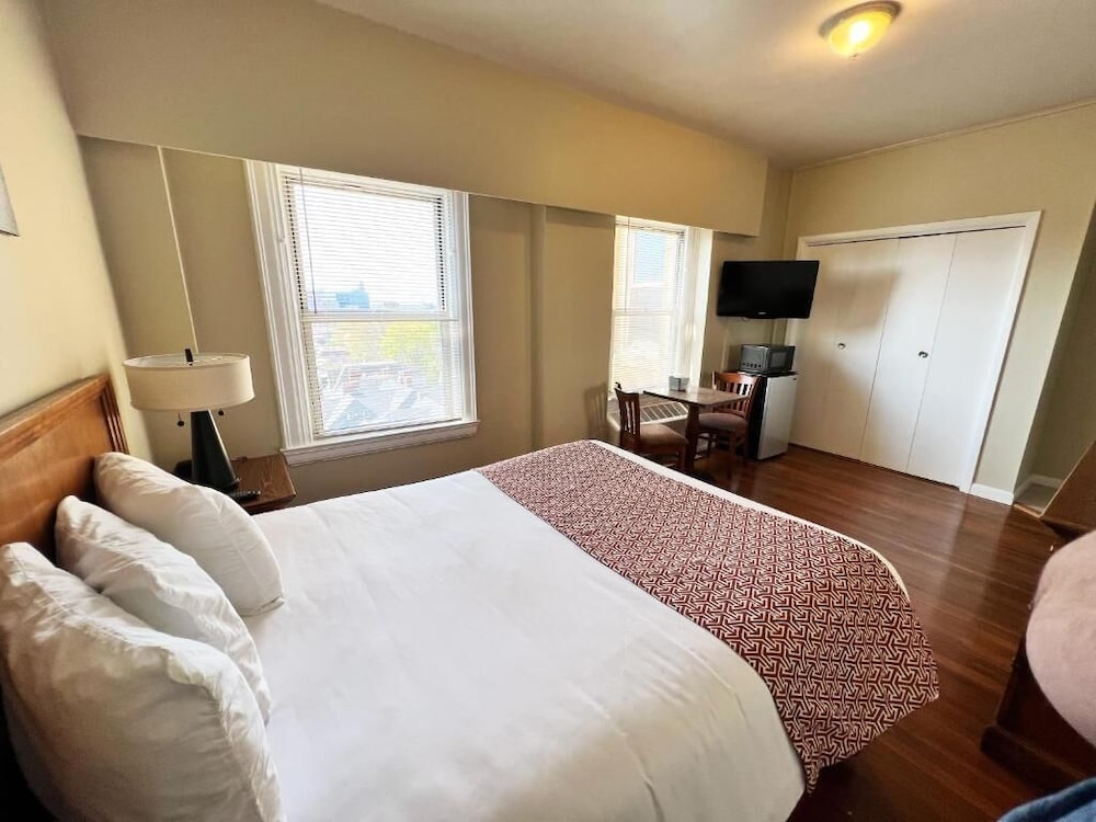 Lenox Hotel and Suites 2/15