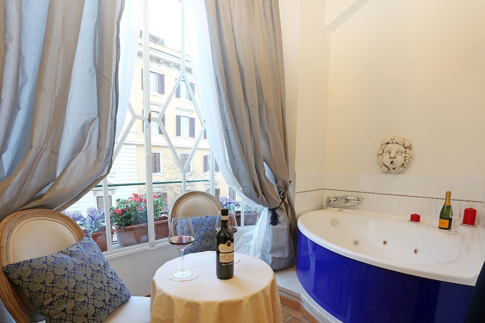 Liberty Rome Suites 4/68