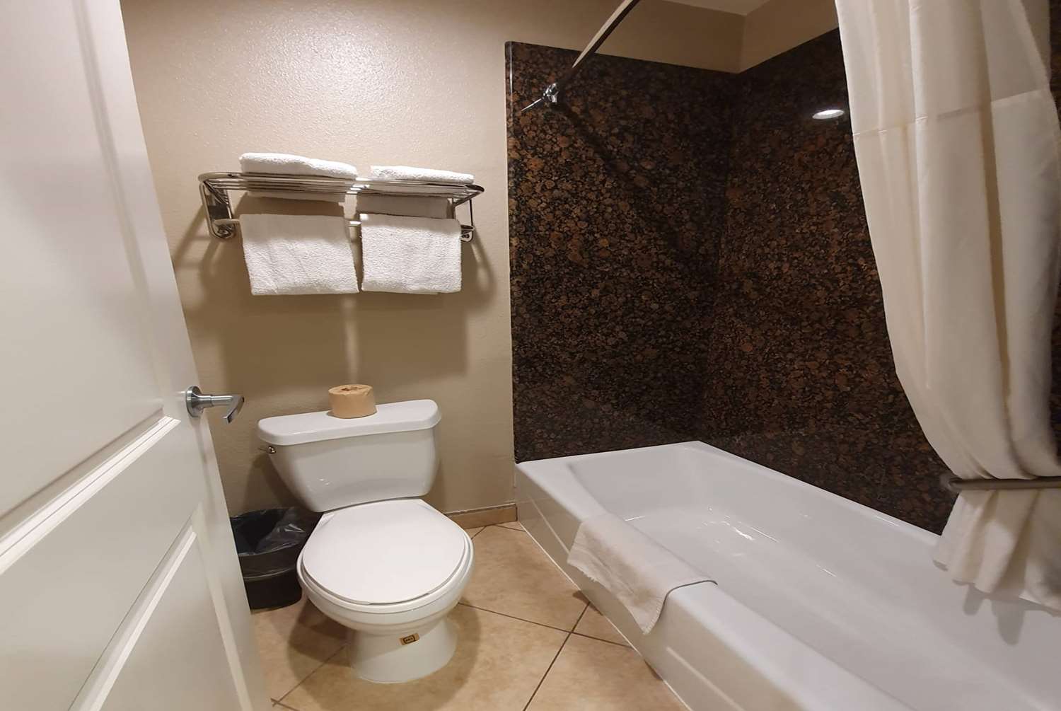 Super 8 By Wyndham Cypress Buena Park Area 40/44