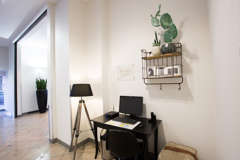 Garner Hotel Essen - Handelshof by IHG 82/85