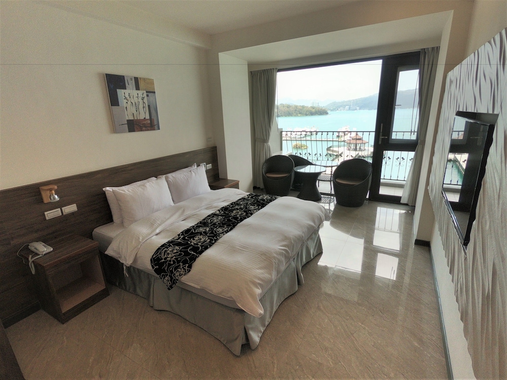 Ming Yue Hu Hotel 6/24