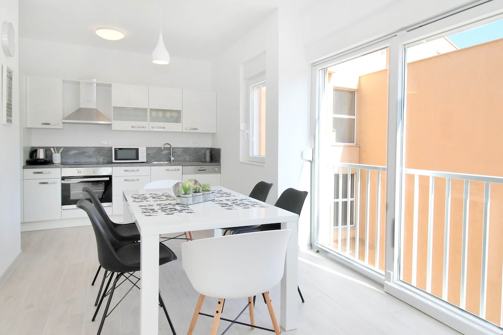 Bacan Family Apartments 17/29