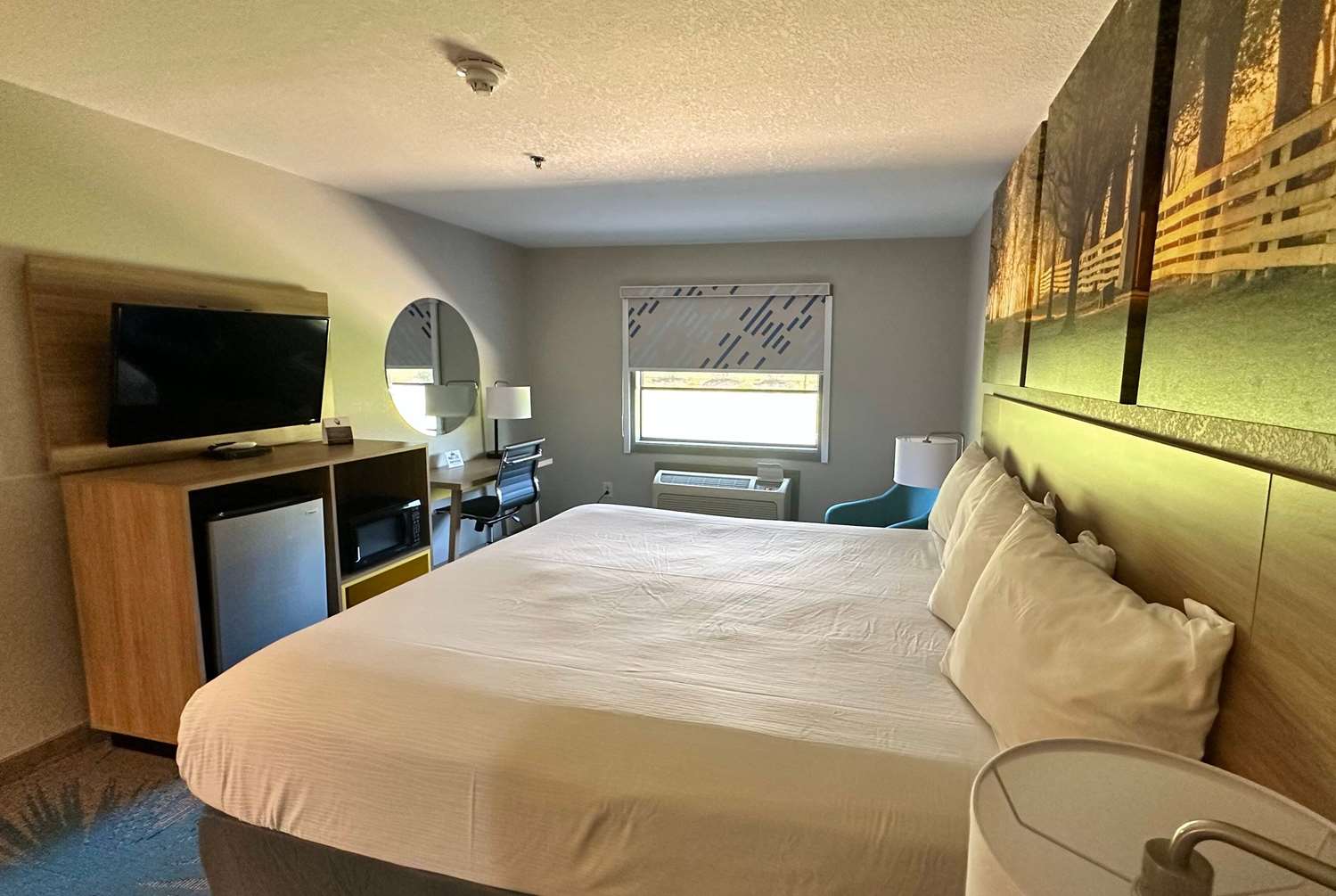 Days Inn & Suites by Wyndham Wynne 5/10