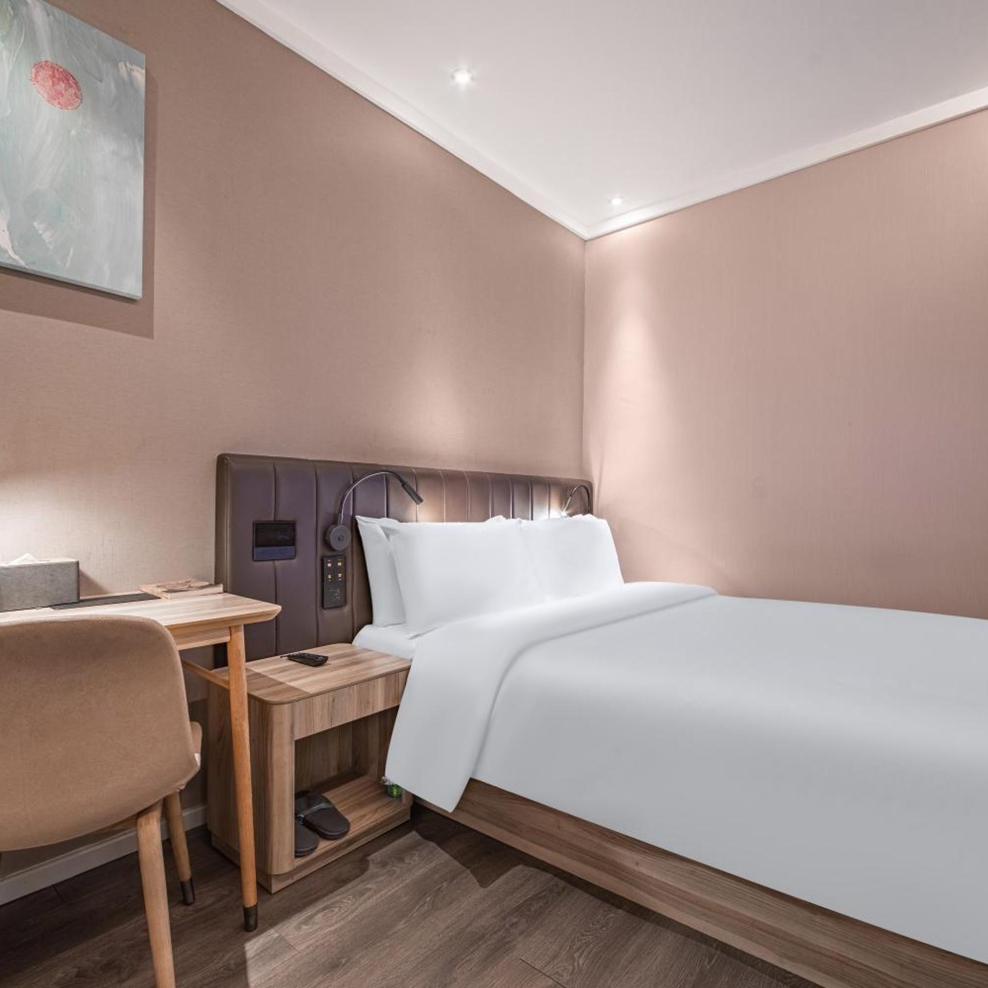 HanTing Premium Hotel (Shanghai Loushanguan Road Subway Station) 14/50