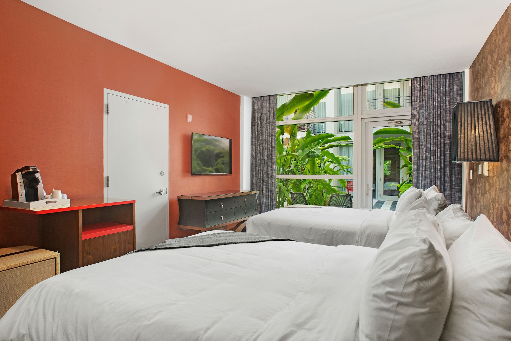 DELUXE, 2 DOUBLE BEDS, GARDEN VIEW