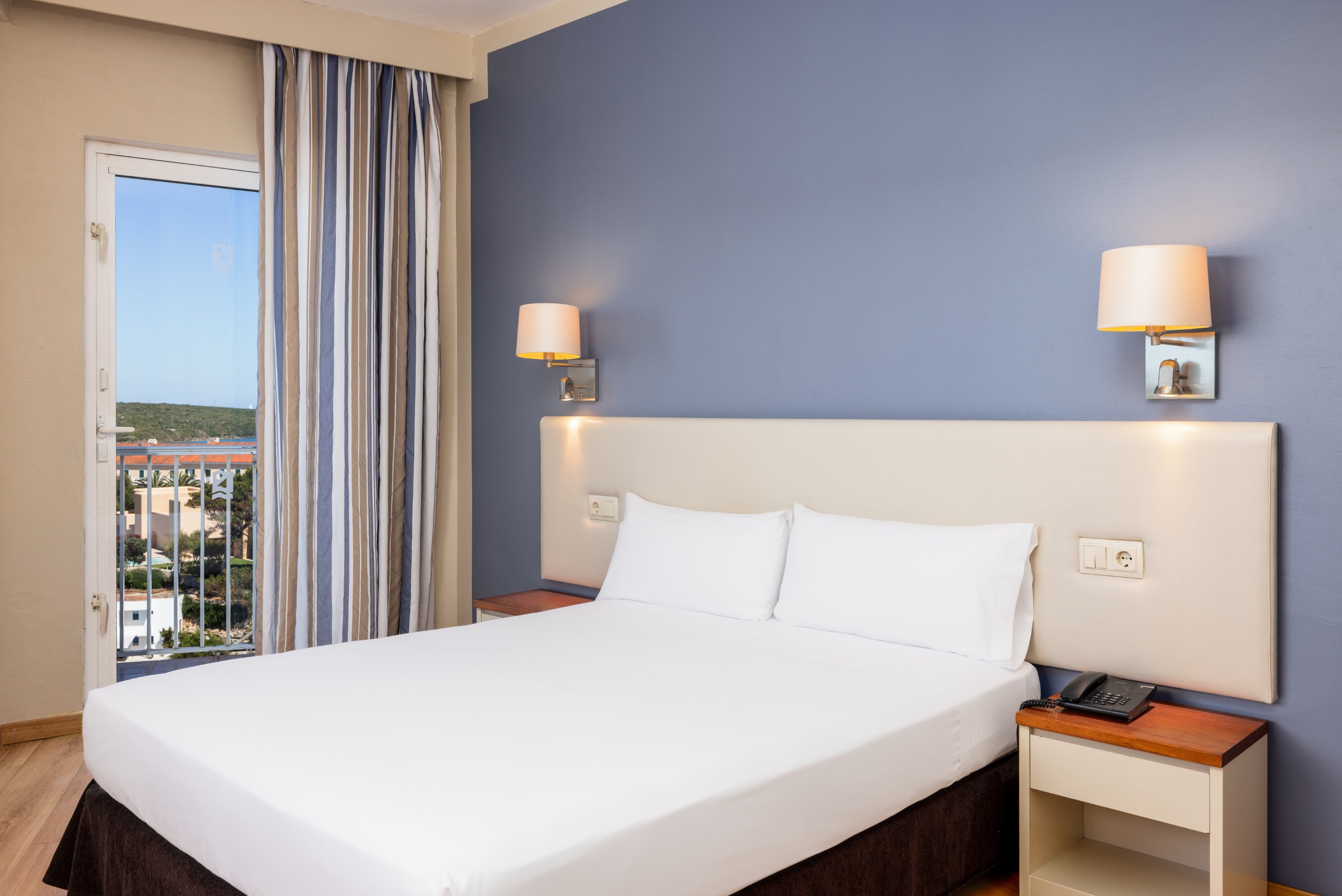 Room, Single, Double Bed, Sea Front، Indigo Menorca 5/7
