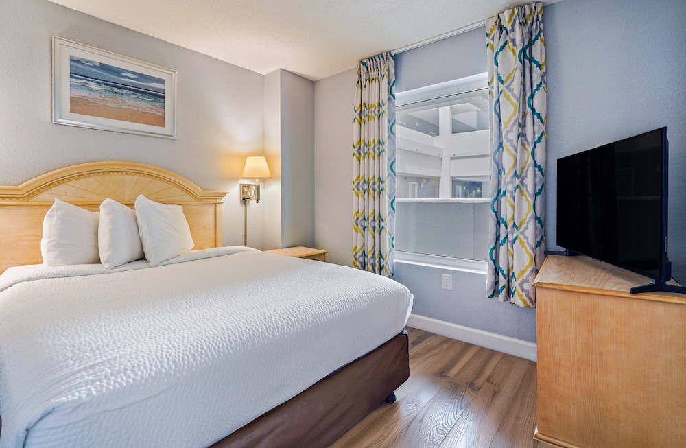 3 BEDROOMS, CONDO, STANDARD, OCEAN FRONT