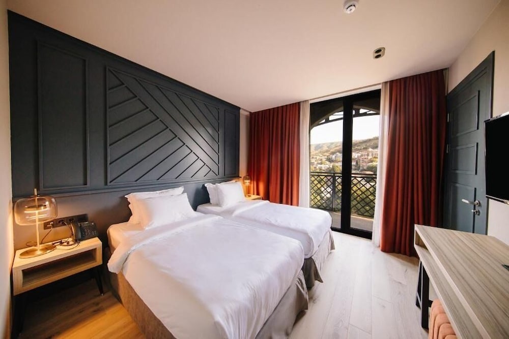 STANDARD, DOUBLE OR TWIN BED, RIVER VIEW, BALCONY