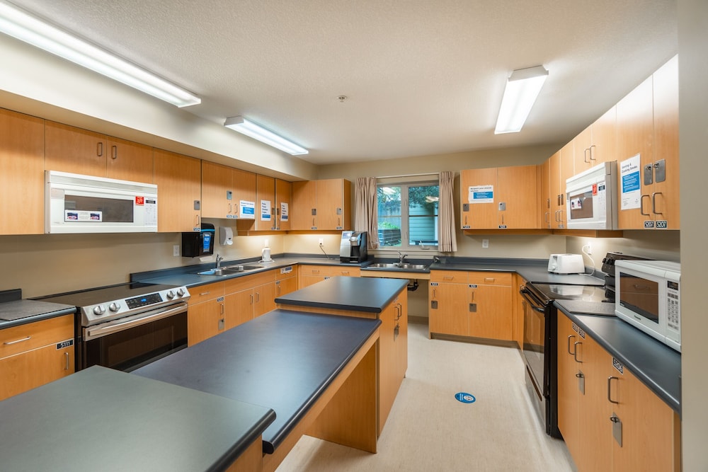Vancouver Island University Residences 24/39