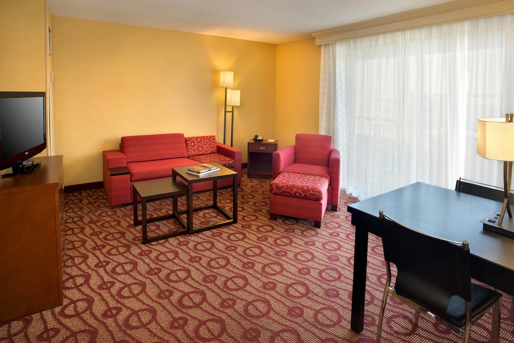 Courtyard By Marriott Niagara Falls 24/39