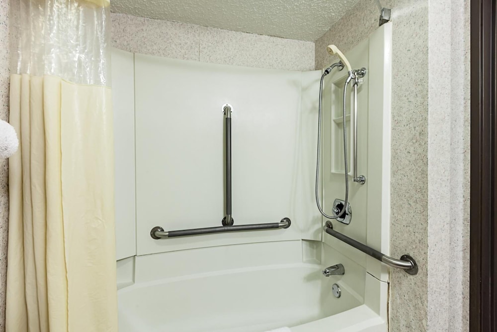 Motel6 Milwaukee, WI - Glendale 24/59