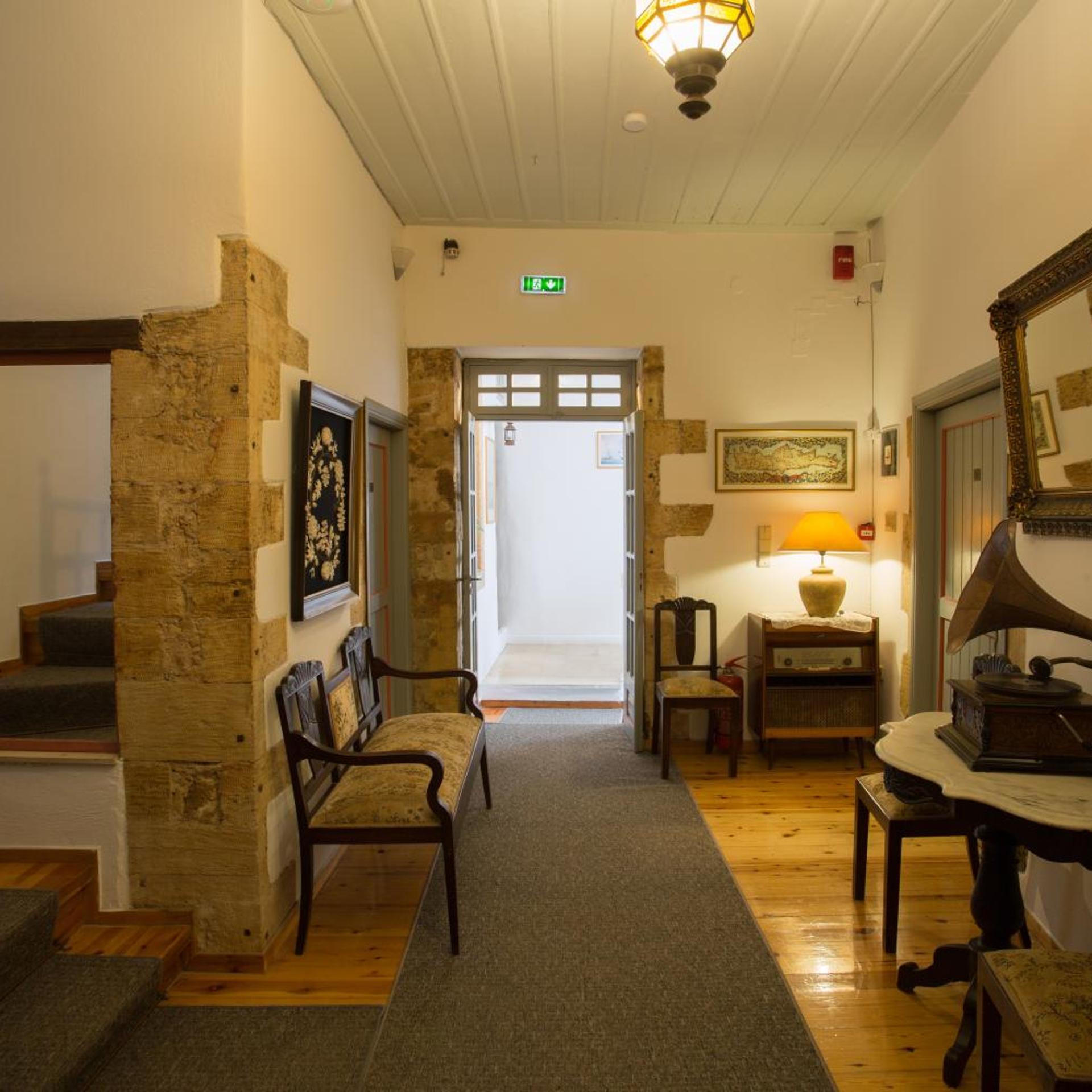Nostos Hotel 64/81