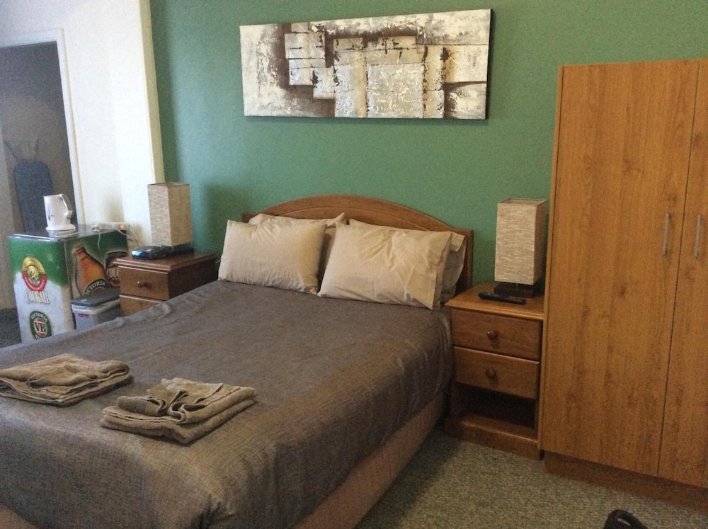 The New Whyalla Hotel 9/33