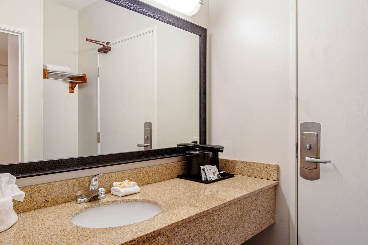 La Quinta Inn & Suites by Wyndham Naples East I-75 41/45