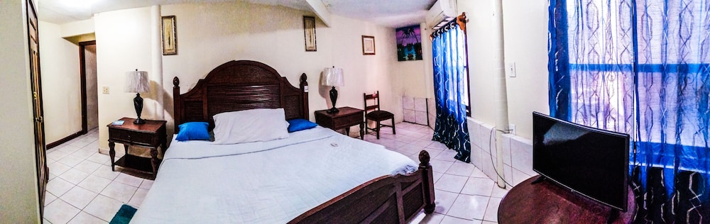 Foster's West Bay Resort 31/69