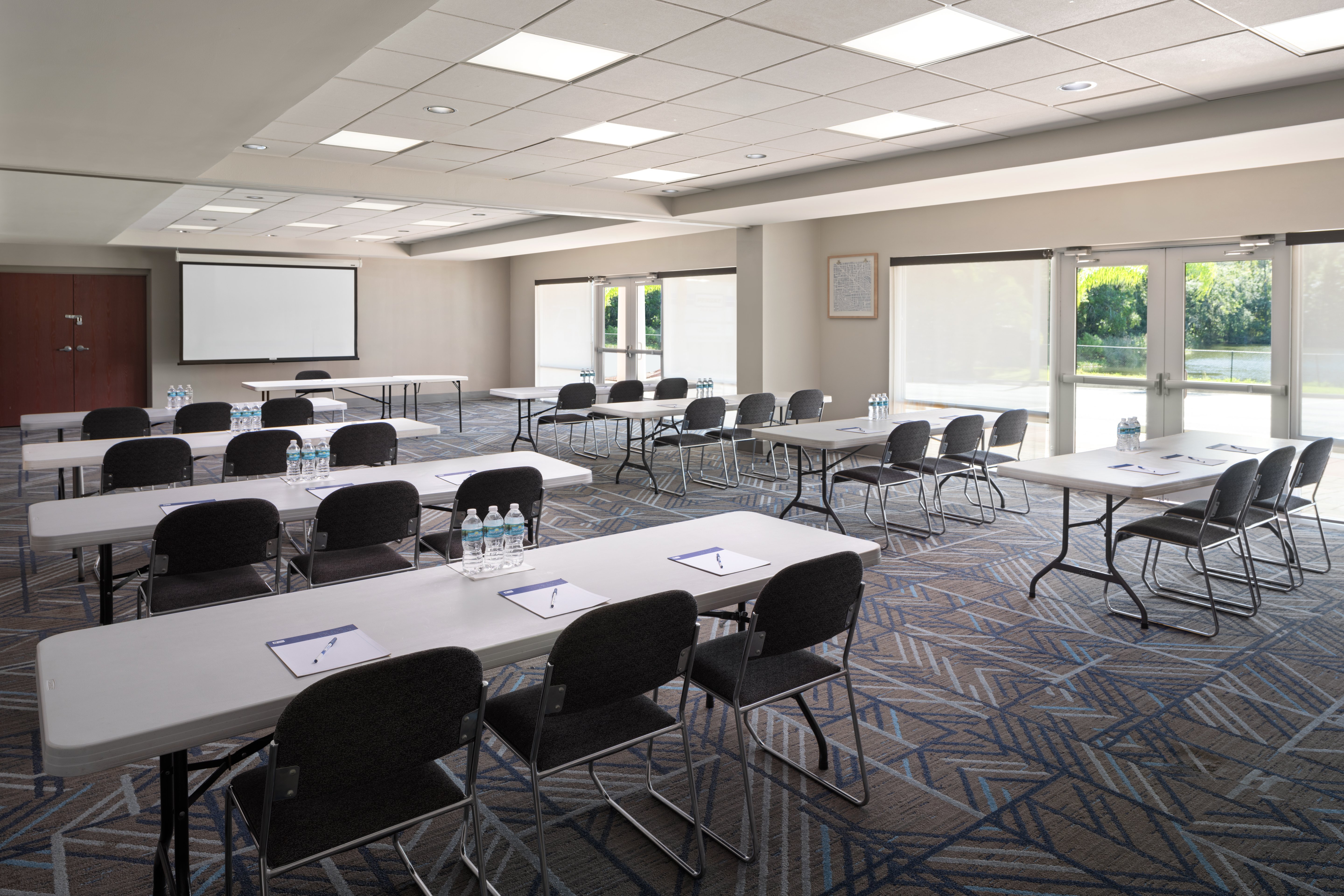 Holiday Inn Express Hotel & Suites Chaffee - Jacksonville West 42/49