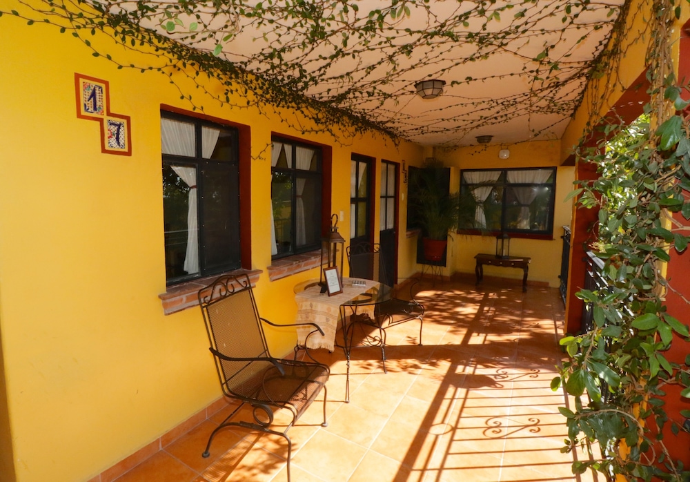 Casa Mia Suites 5/72