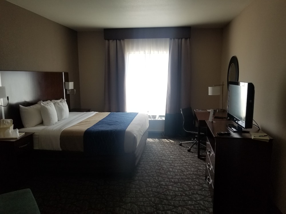 Holiday Inn Express and Suites - Junction City, Kansas 11/35