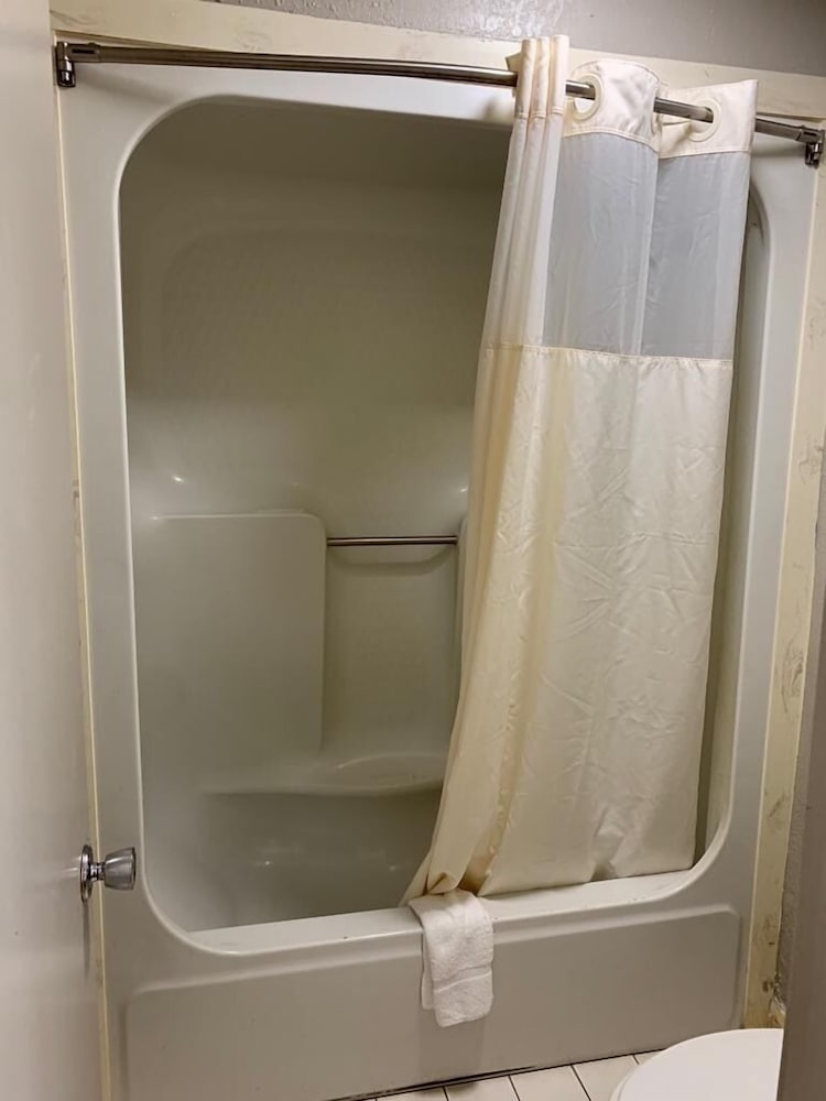 Relax Inn & Suites 11/21