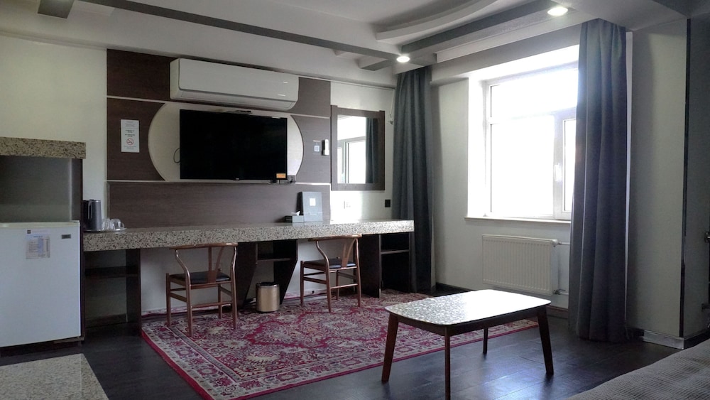 Zolo Hotel 35/38