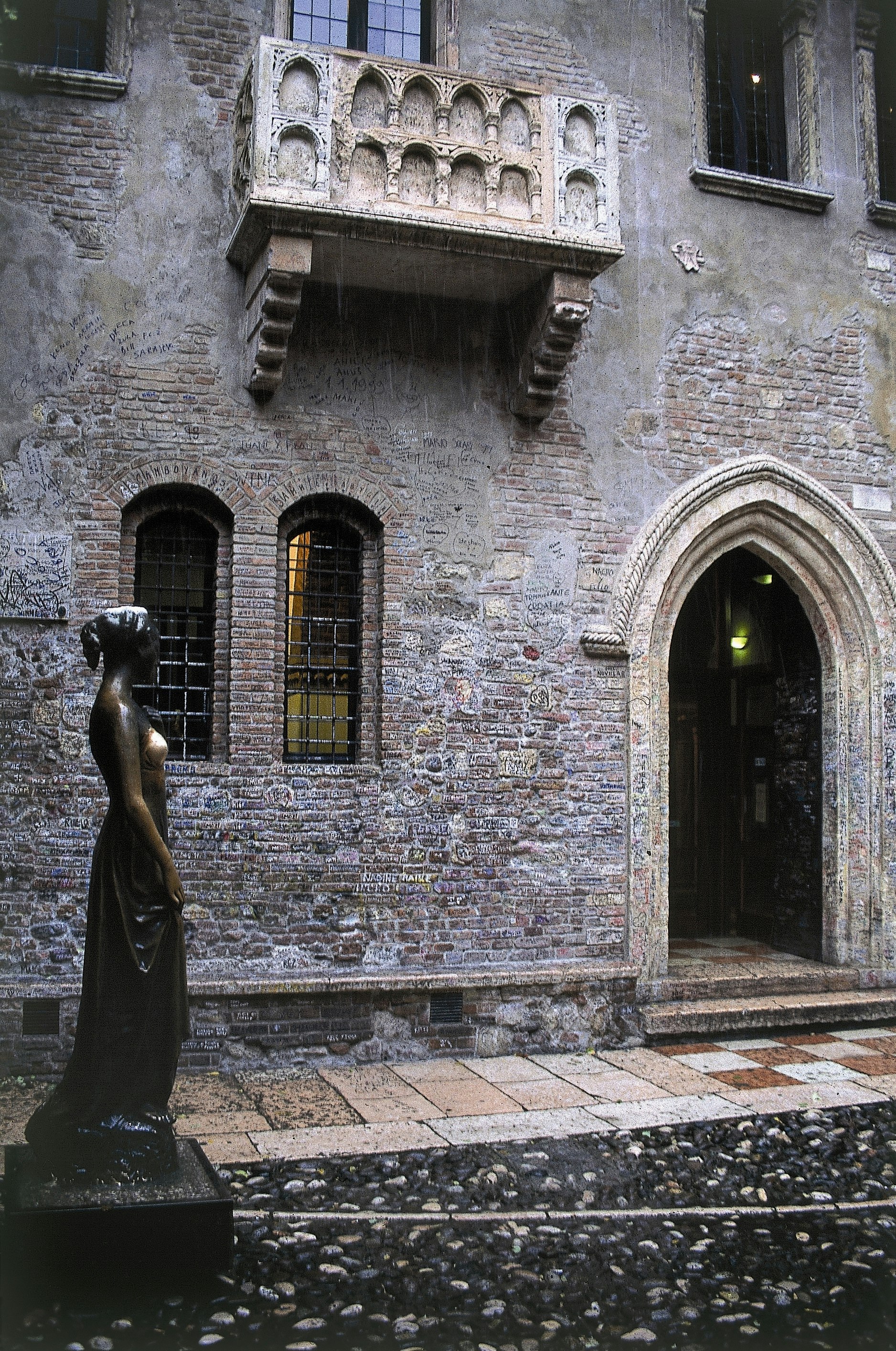 Escalus Luxury Suites Verona 1/38