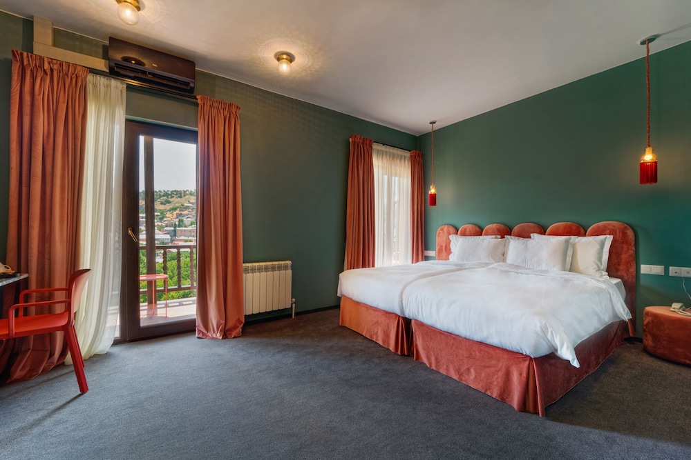 JUNIOR SUITE, STUDIO, RIVER VIEW