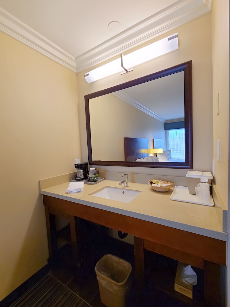 Best Western Huntington Beach 64/65