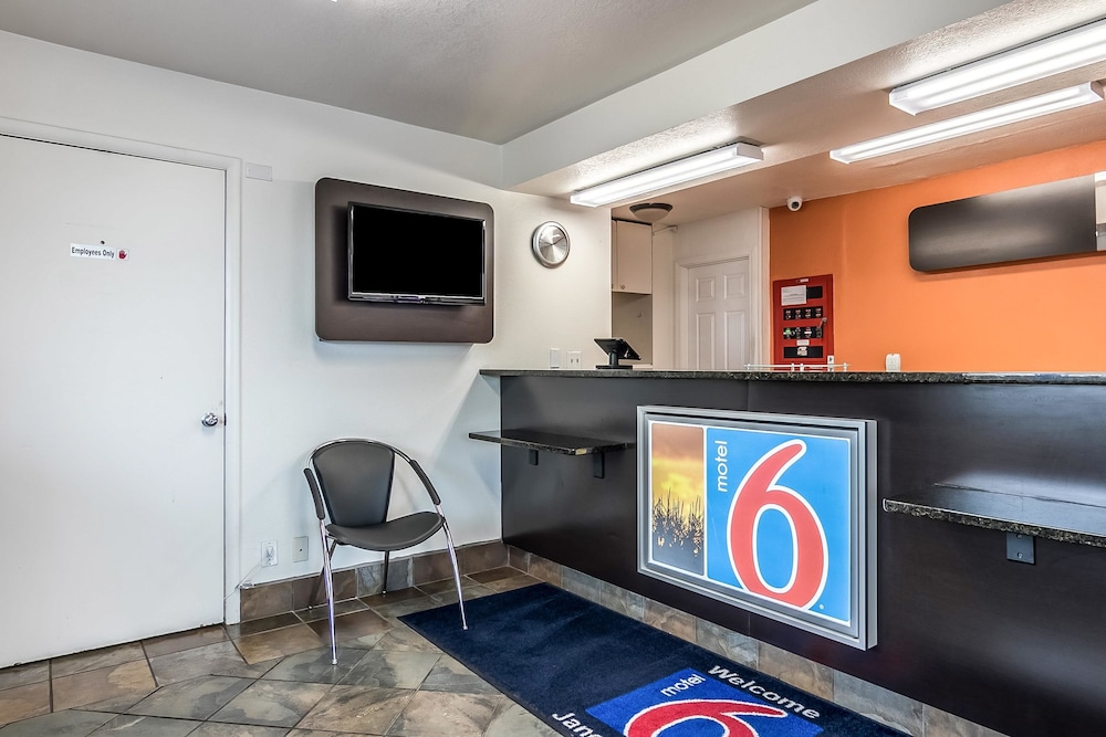 Lobby at Motel6 Janesville, WI, JANESVILLE - WI